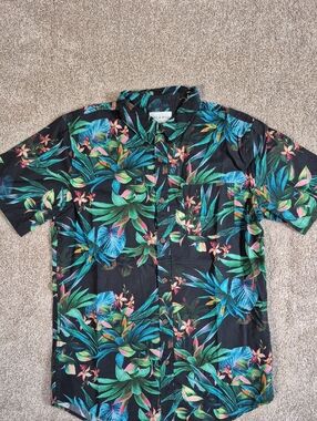 on the byas Black Tropical Floral Short-Sleeve Button-Up Shirt